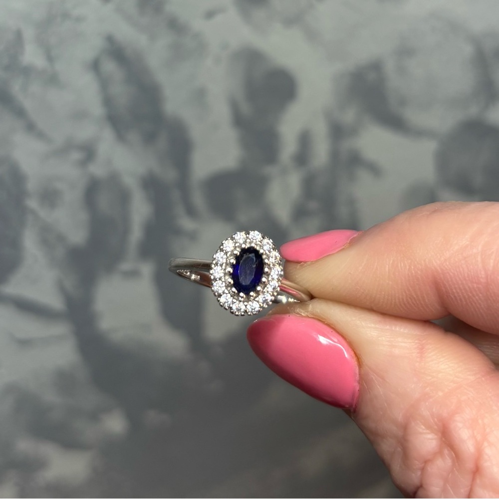 Dazzling Natural Blue Sapphire w/zircon halo in 925 Sterling Silver. Ring size 7 - Picture 7 of 11